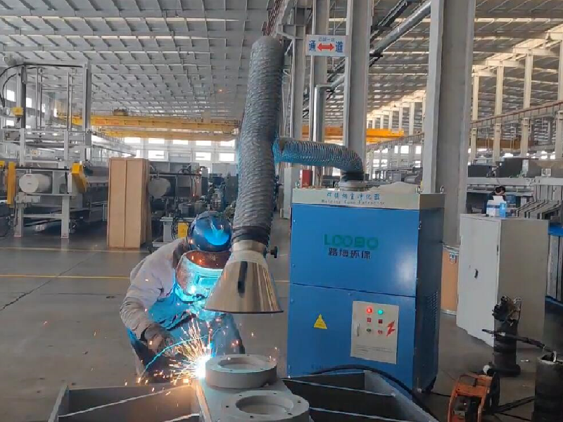 焊点在哪，净化到哪”——移动式焊烟净化器的的实战优势